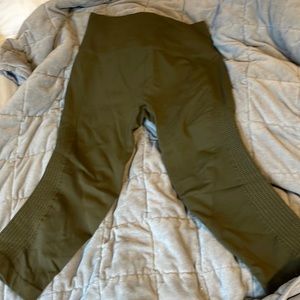 lululemon olive green capri leggings